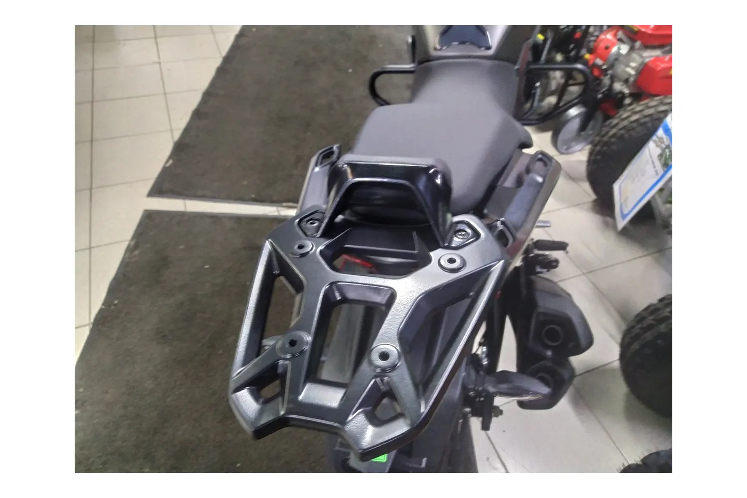 Мотоцикл Bajaj Dominar 400UG Touring черный багажная платформа