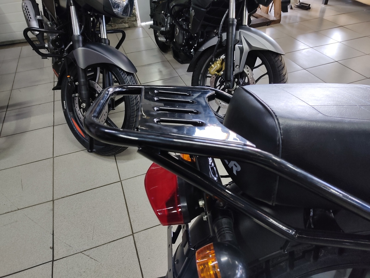 Обзор мотоцикла Bajaj Boxer 150 X Багажник