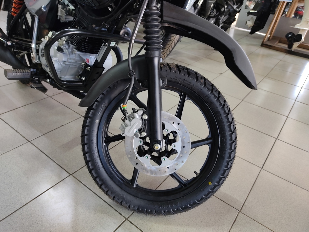 Обзор мотоцикла Bajaj Boxer 150 X дисковый передний тормоз
