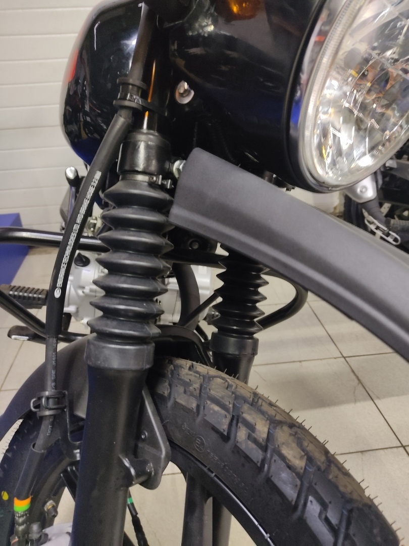 Обзор мотоцикла Bajaj Boxer 125 Х  амортизаторы пружины