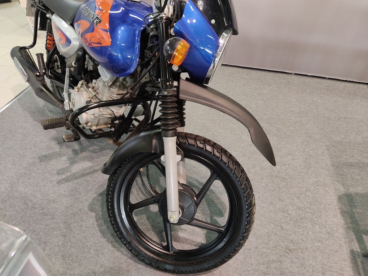 Обзор мотоцикла Bajaj Boxer 125 Х вилка цепь