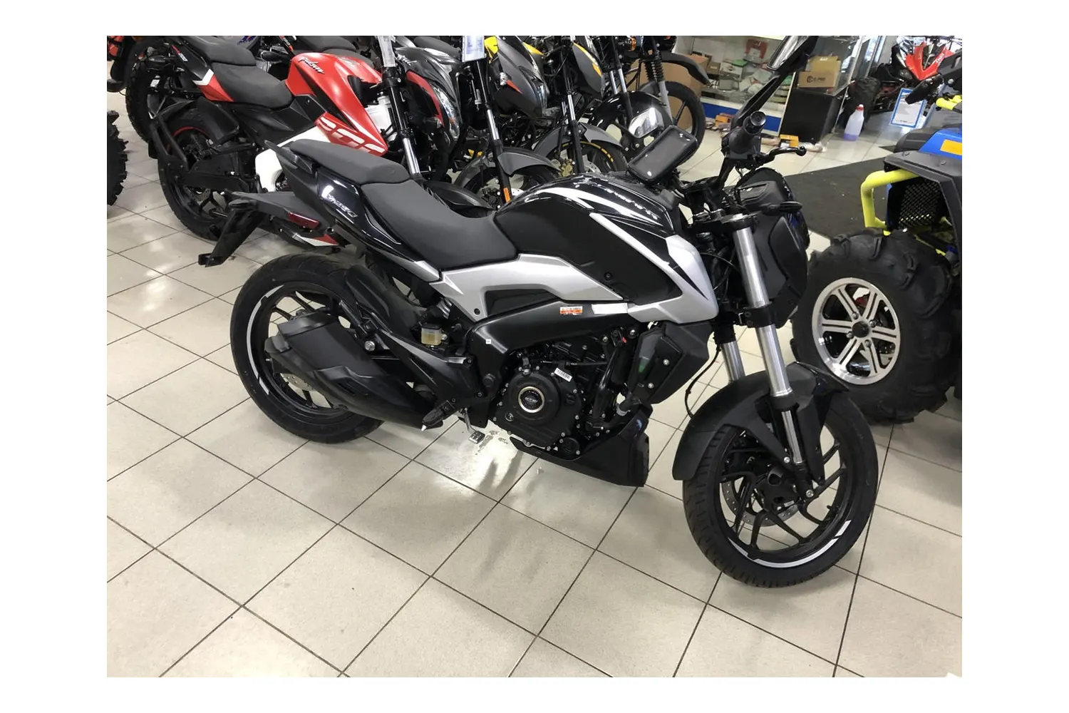 Мотоцикл Bajaj Dominar 250 черный 10