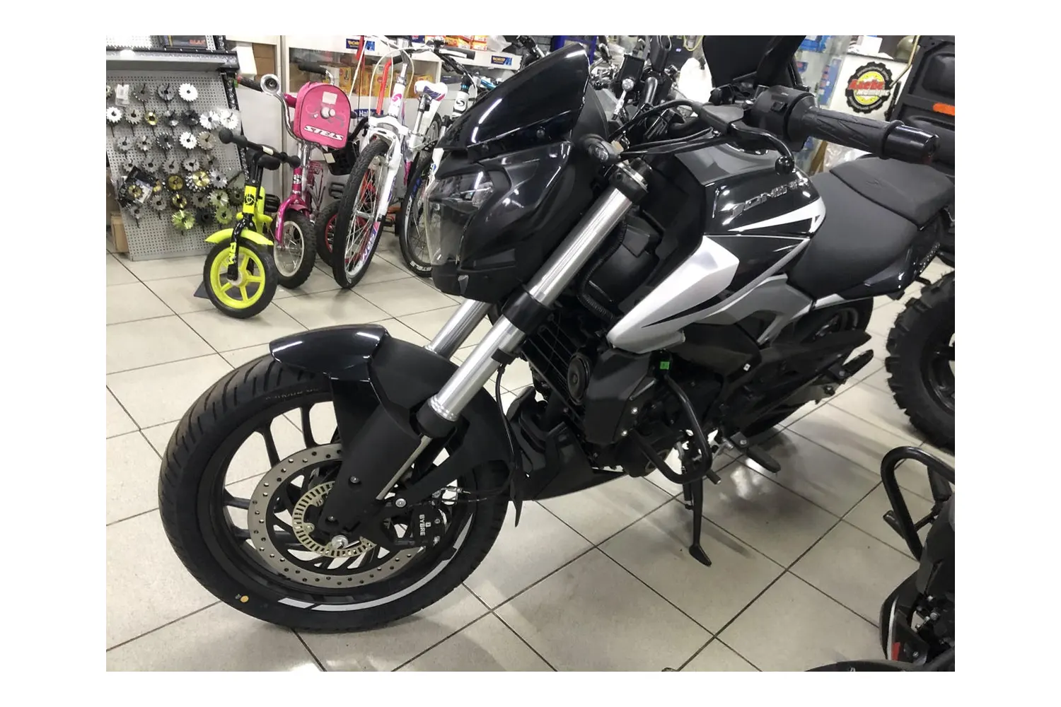 Мотоцикл Bajaj Dominar 250 черный 11