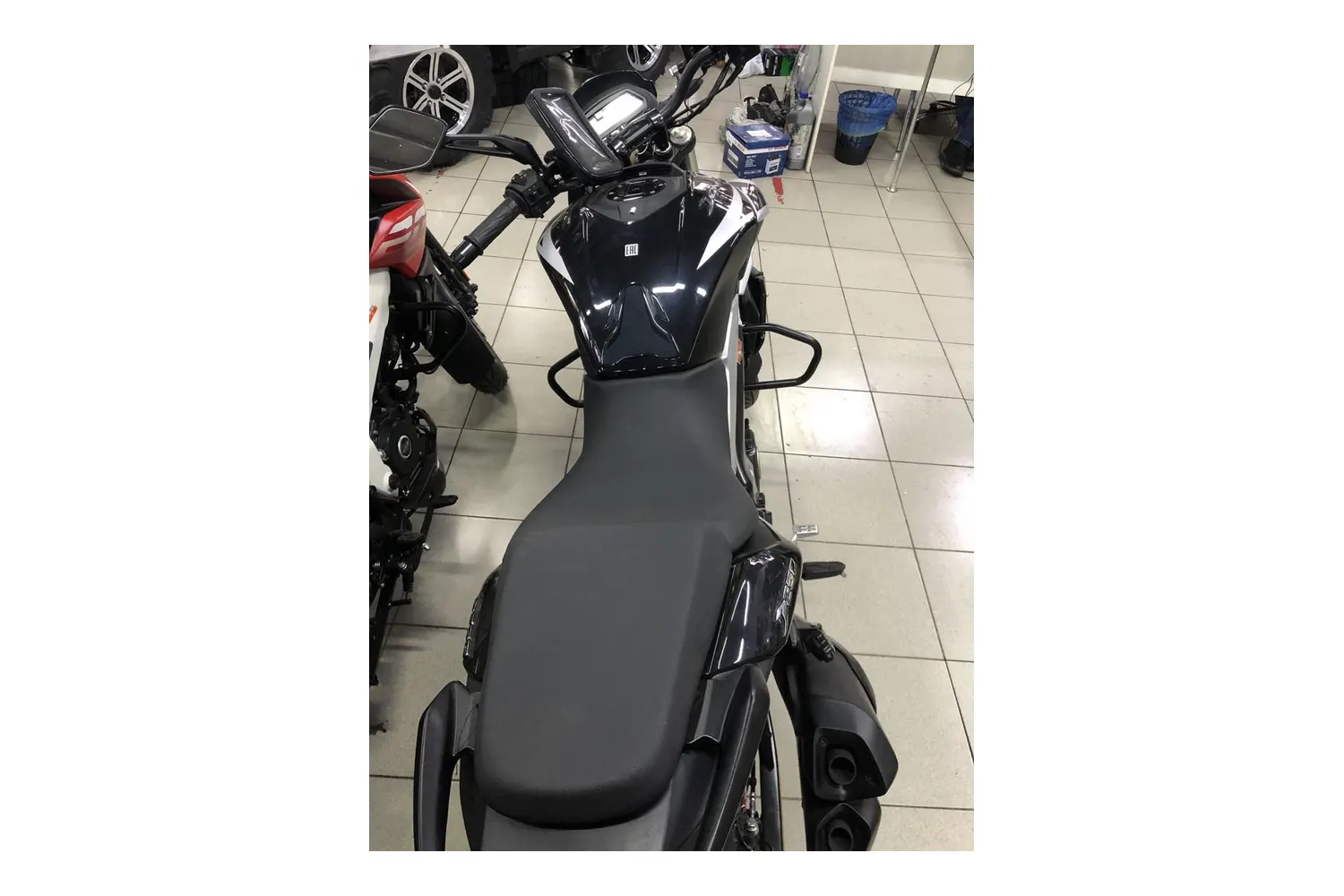 Мотоцикл Bajaj Dominar 250 черный 8