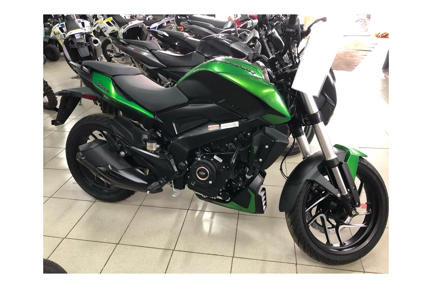 Мотоцикл Bajaj Dominar 400 зелёный UG 8